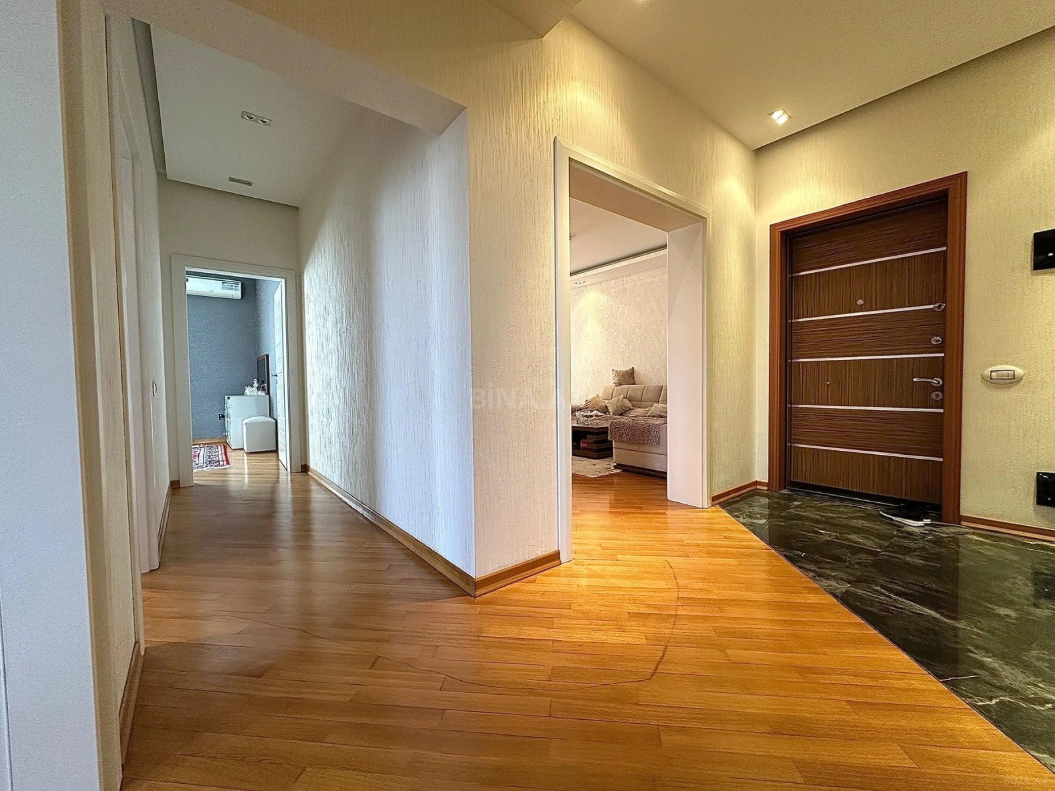 Satılır 3 otaqlı mənzil 125 m²