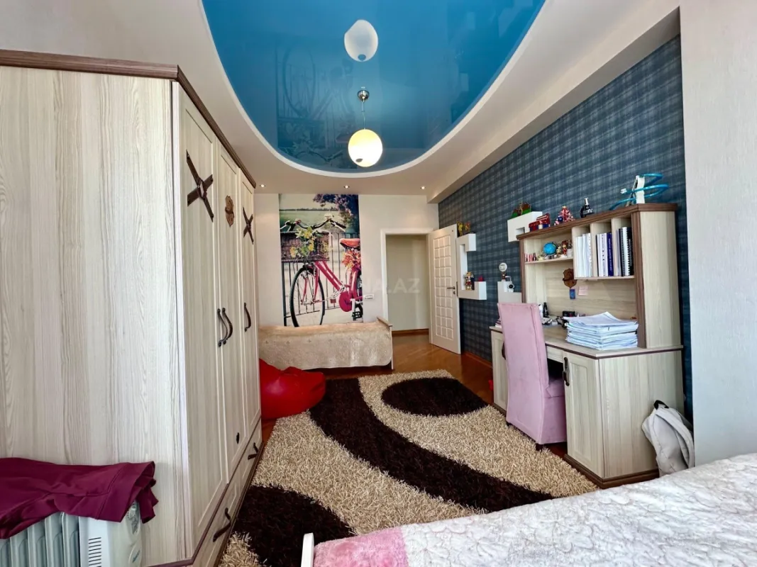 Satılır 3 otaqlı mənzil 125 m²