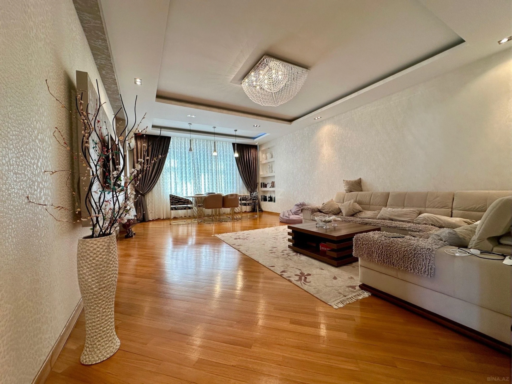 Satılır 3 otaqlı mənzil 125 m²