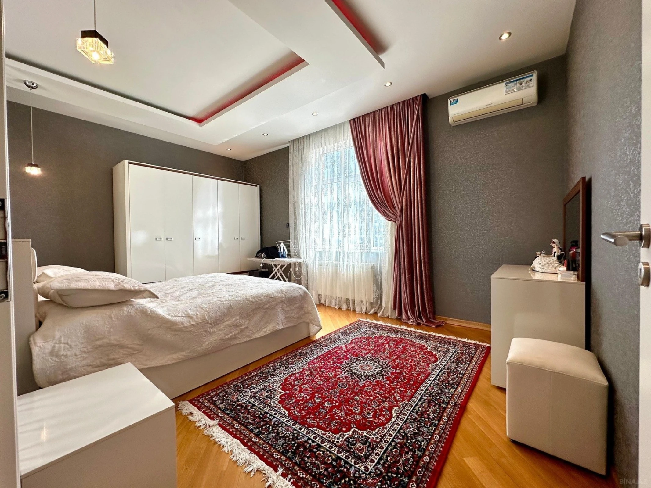 Satılır 3 otaqlı mənzil 125 m²