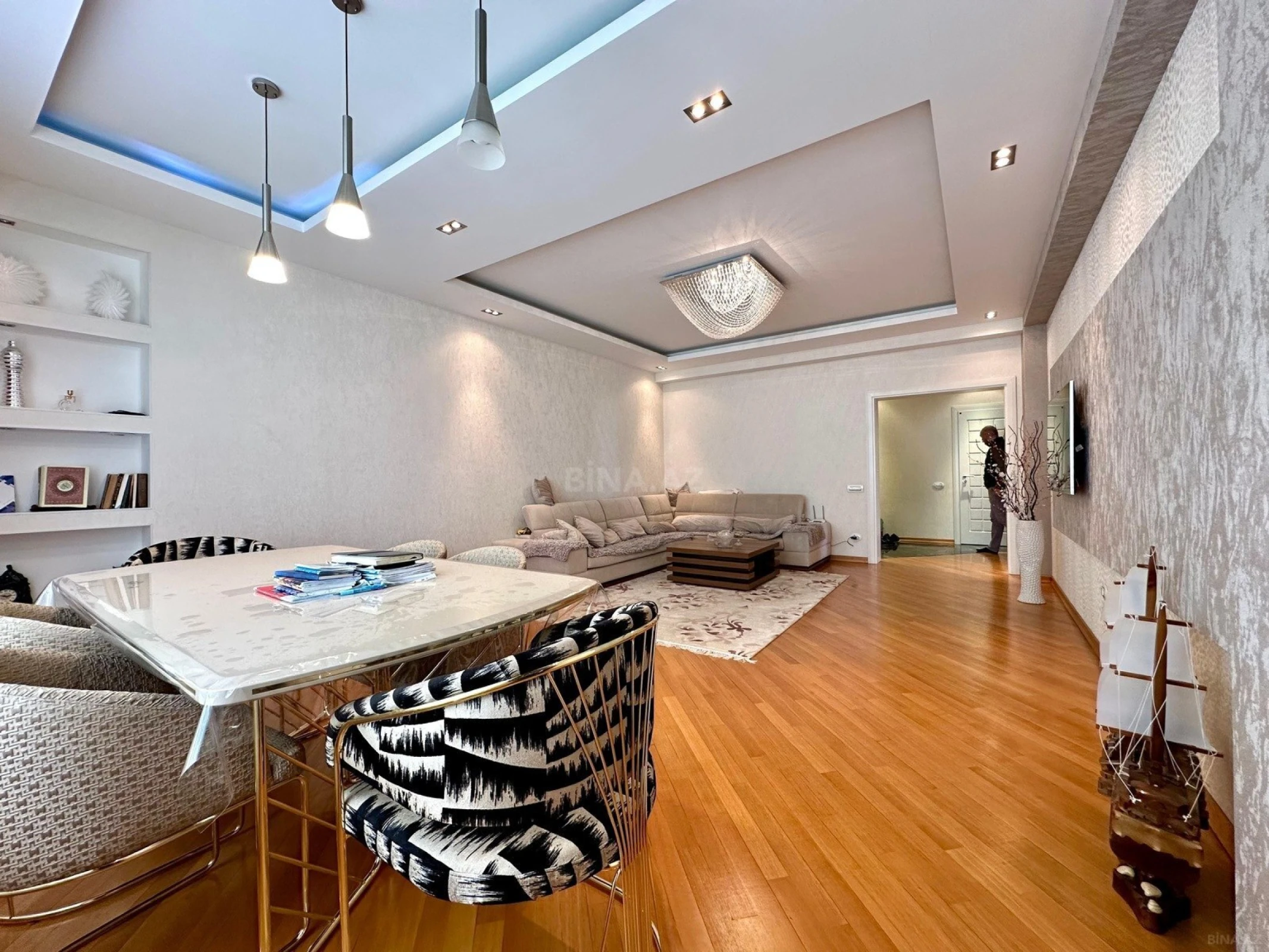 Satılır 3 otaqlı mənzil 125 m²