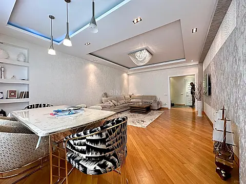 Satılır 3 otaqlı mənzil 125 m²