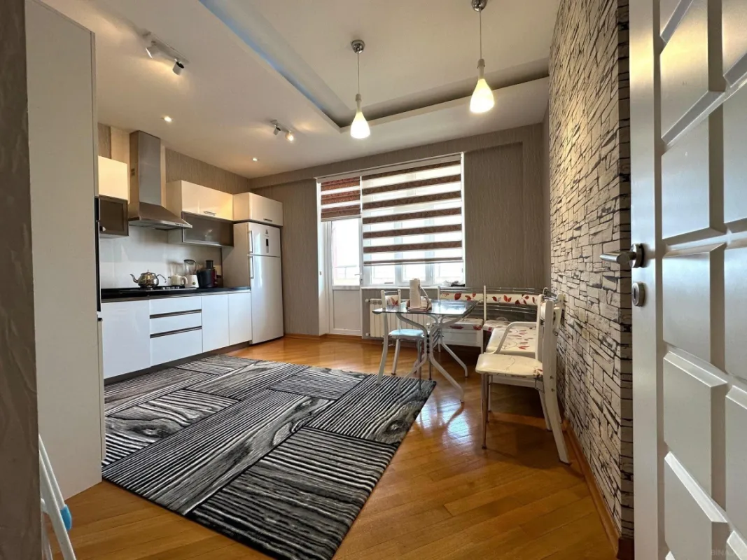 Satılır 3 otaqlı mənzil 125 m²