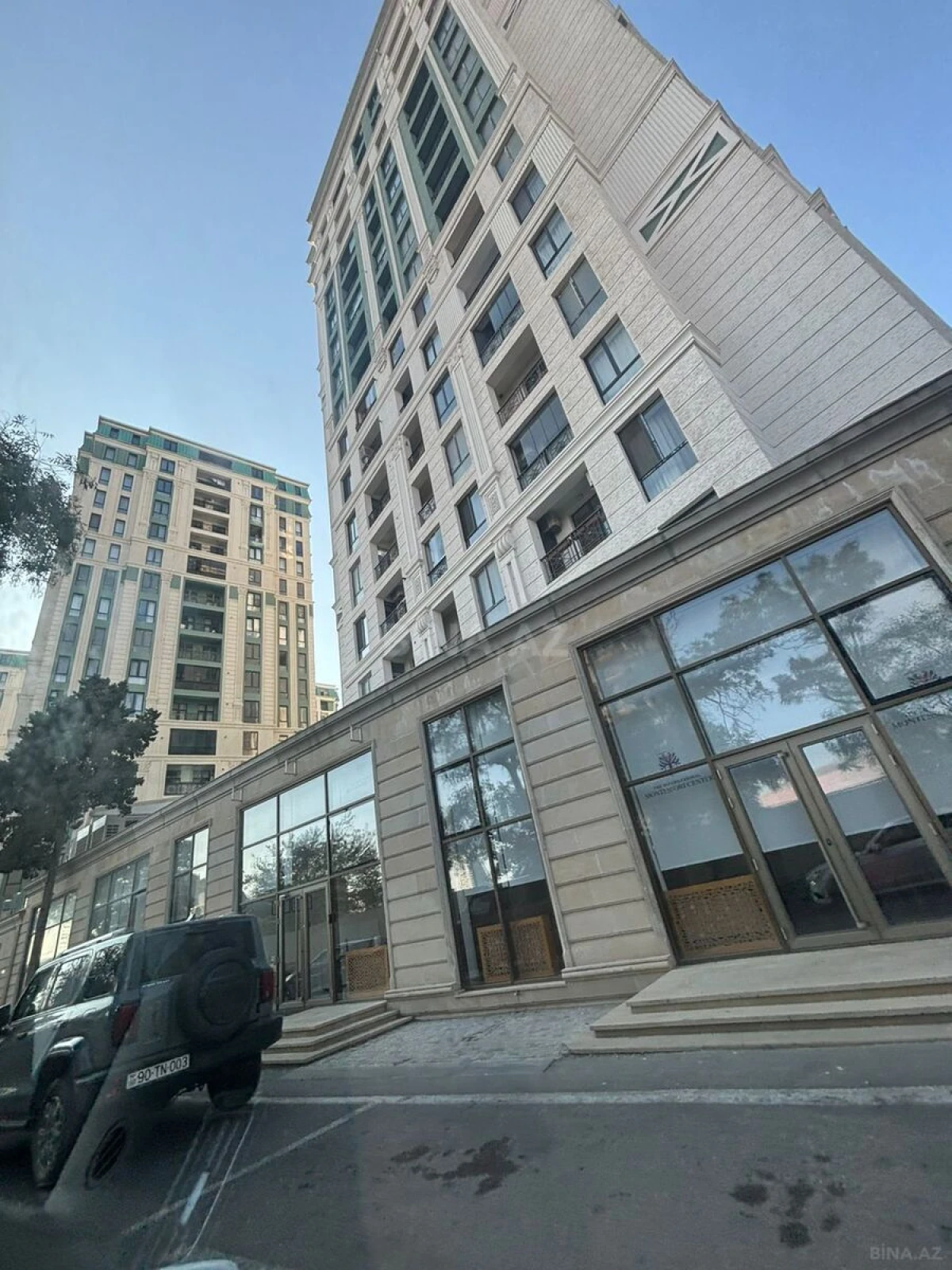 Satılır 4 otaqlı mənzil 219.6 m²