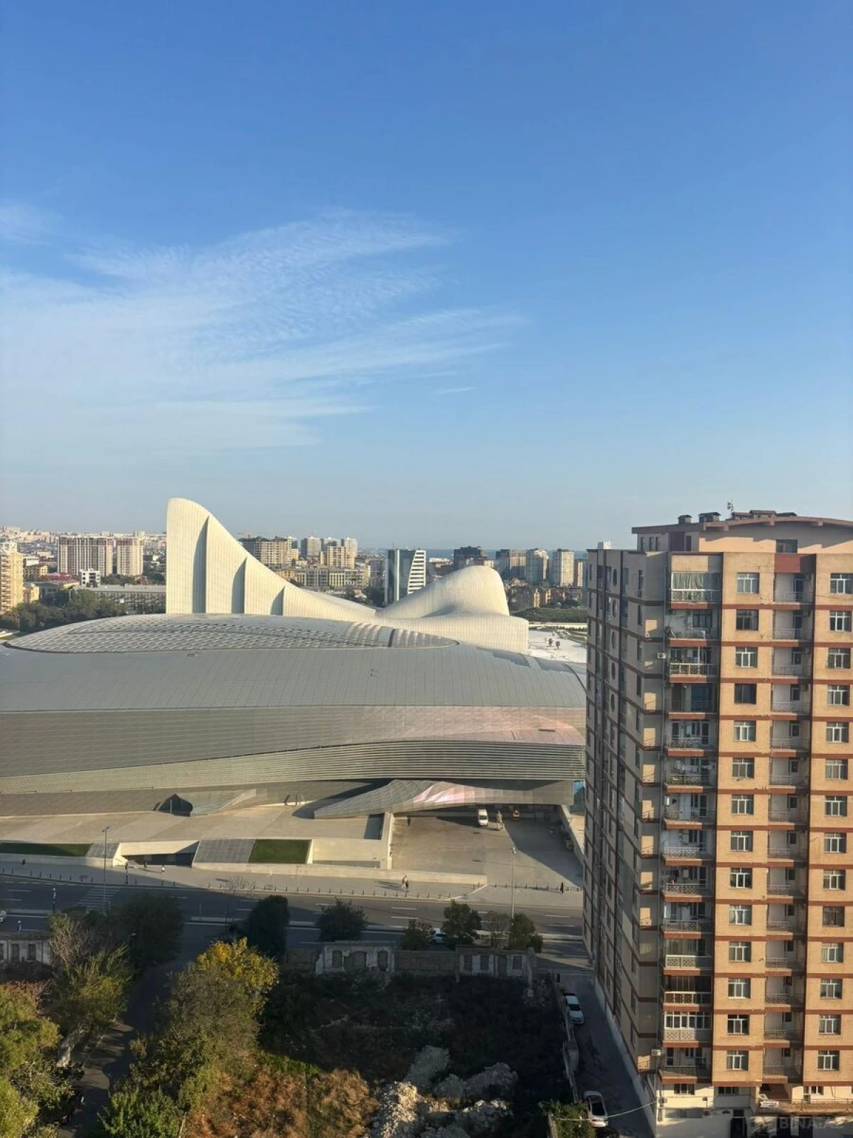 Satılır 4 otaqlı mənzil 219.6 m²