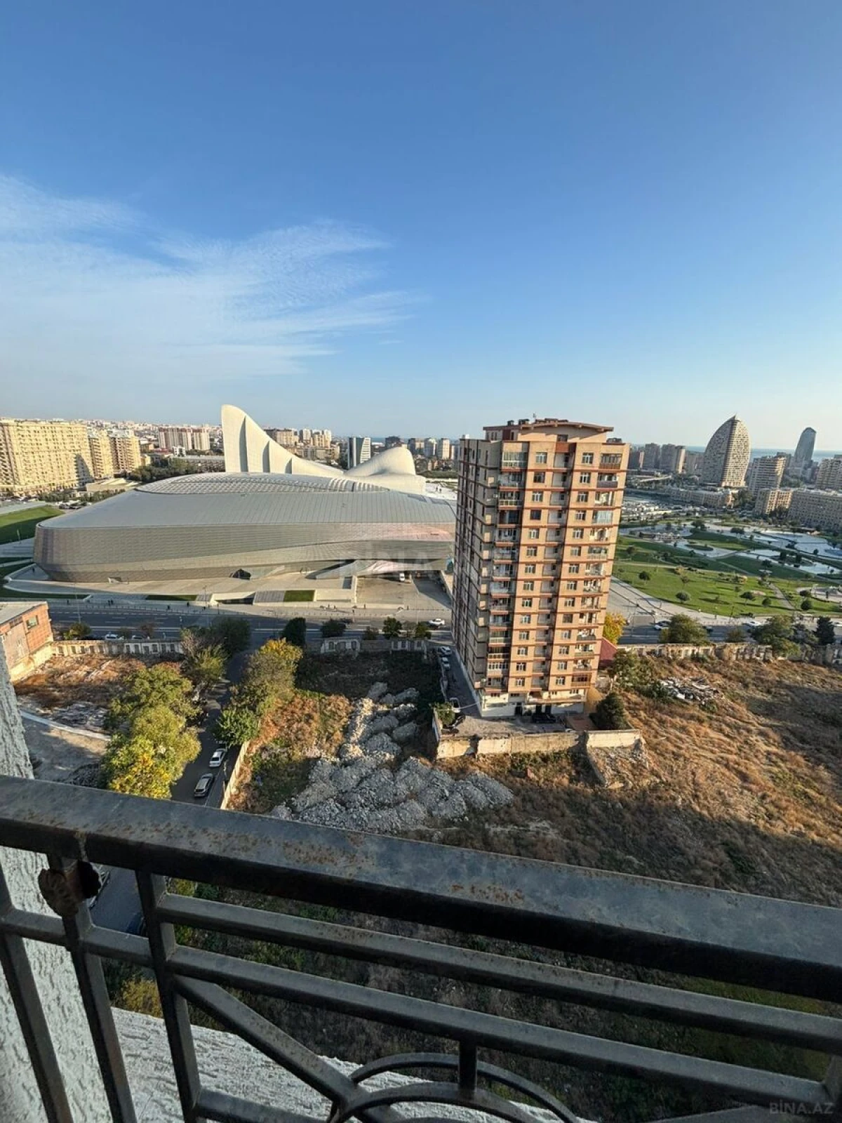 Satılır 4 otaqlı mənzil 219.6 m²