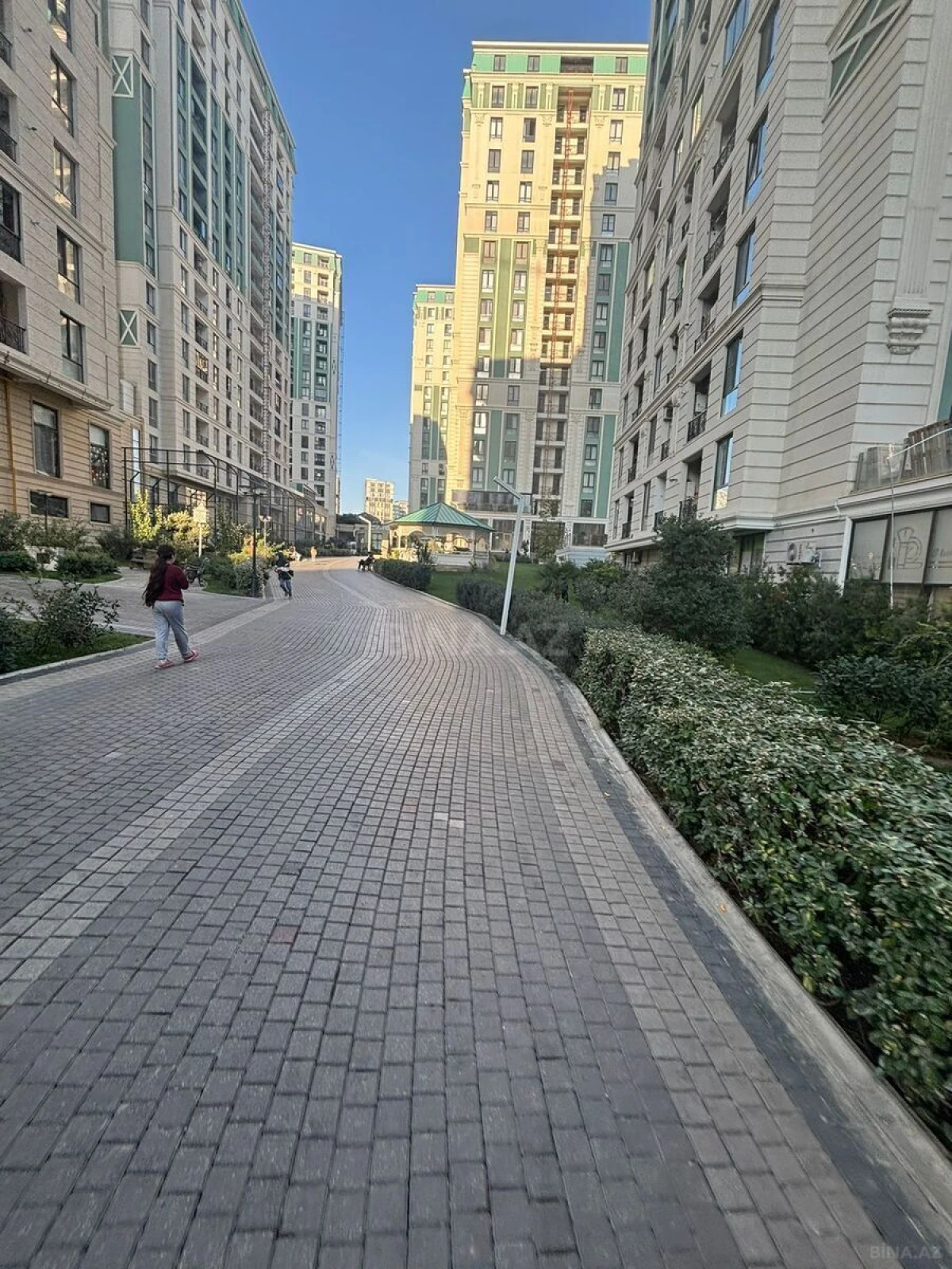 Satılır 4 otaqlı mənzil 219.6 m²