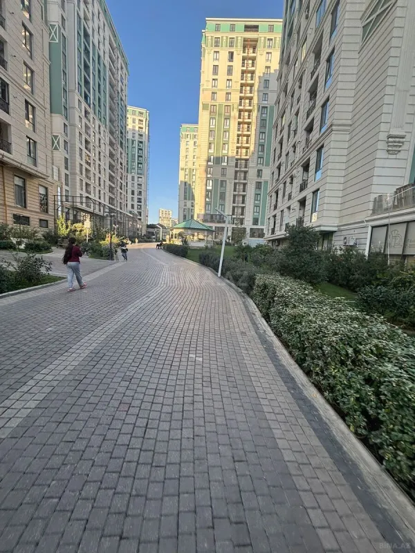 Satılır 4 otaqlı mənzil 219.6 m²