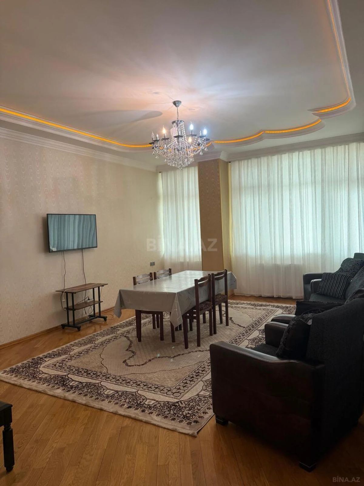 Kirayə verilir 4 otaqlı mənzil 157 m²