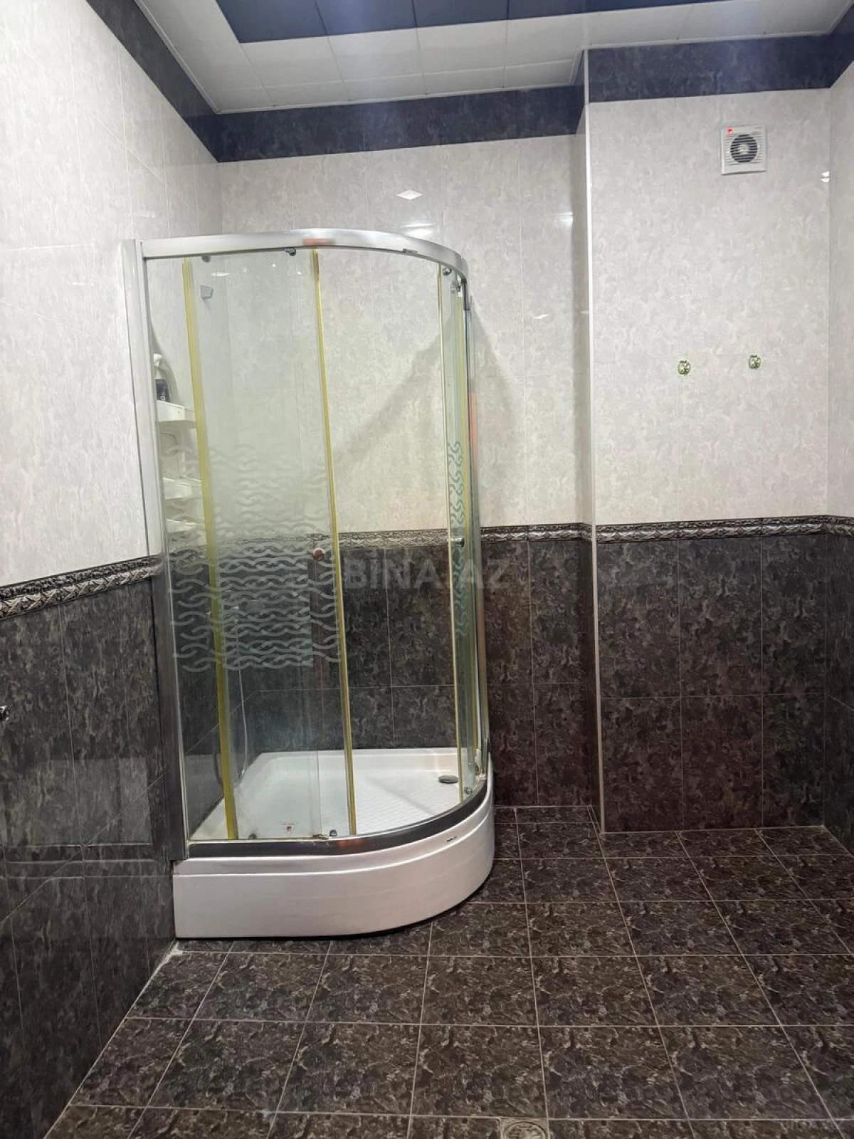 Kirayə verilir 4 otaqlı mənzil 157 m²