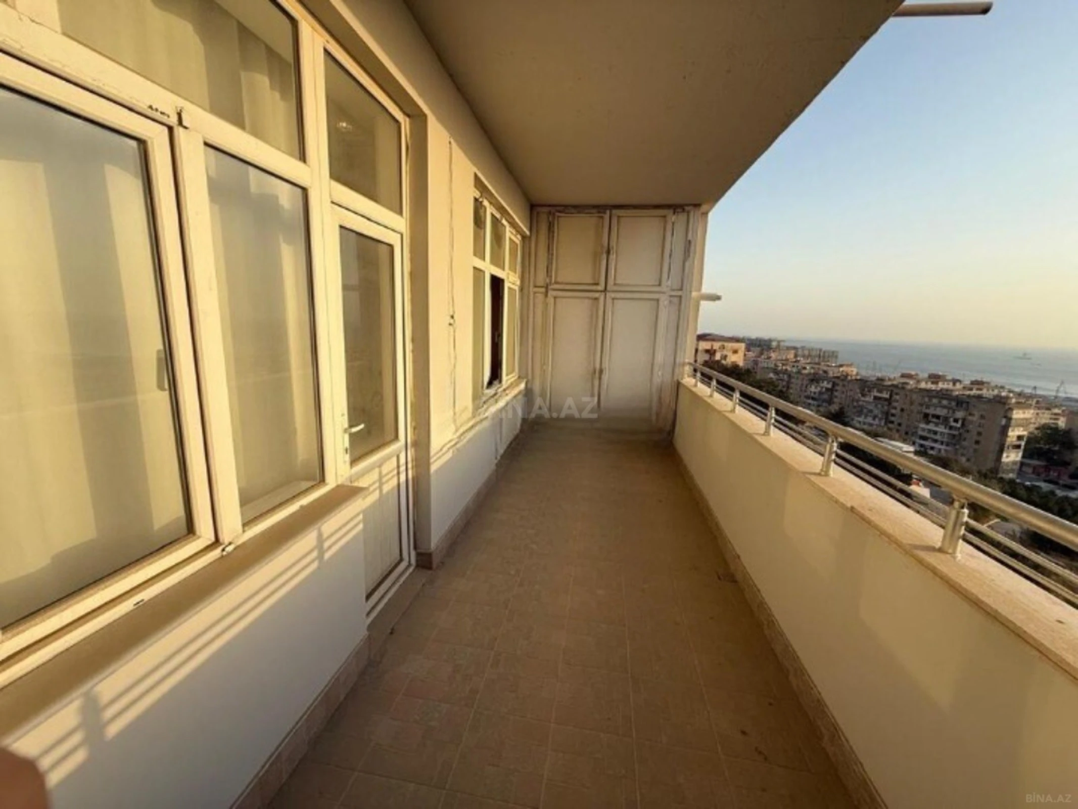 Satılır 3 otaqlı mənzil 120 m²