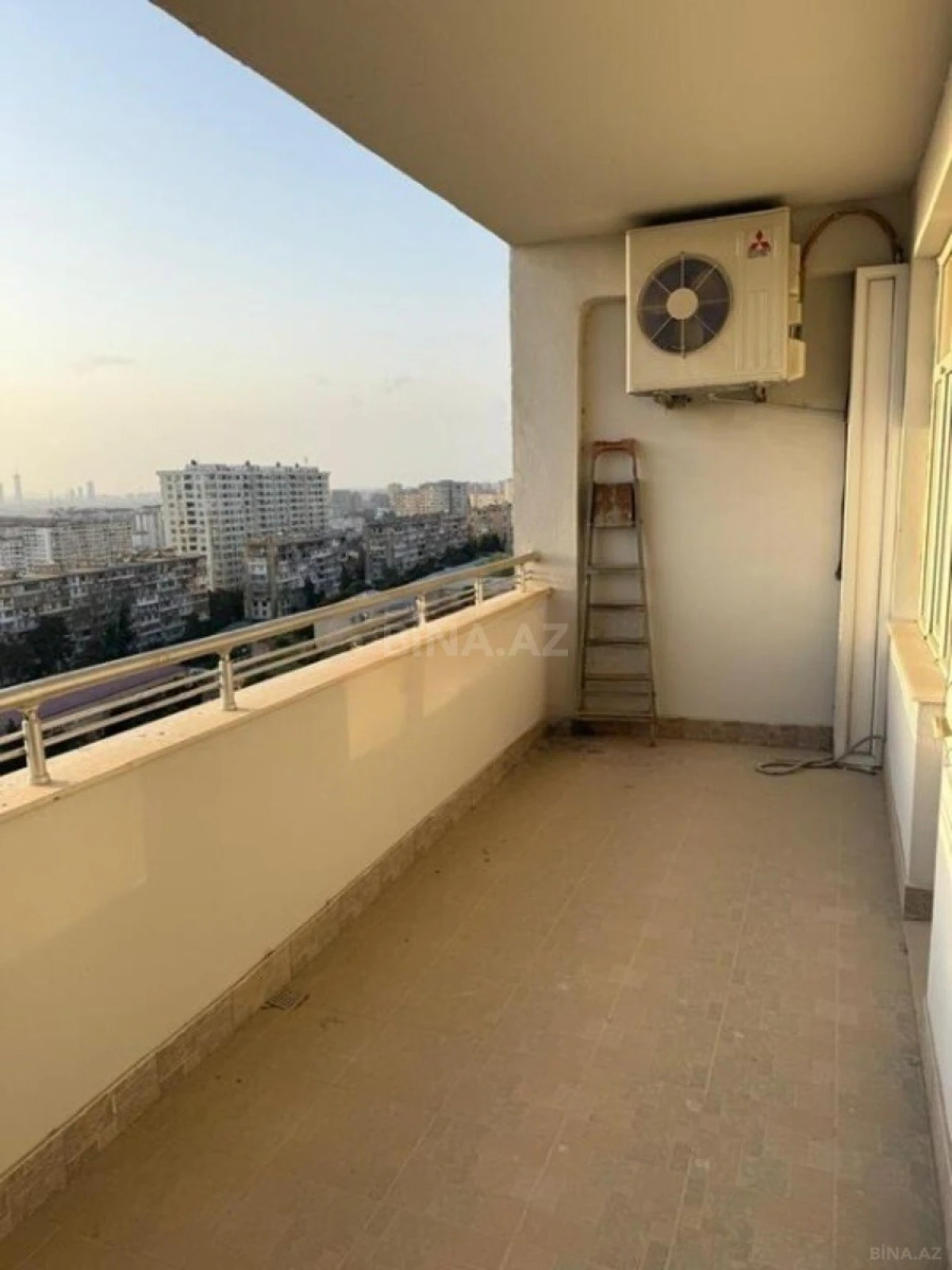 Satılır 3 otaqlı mənzil 120 m²