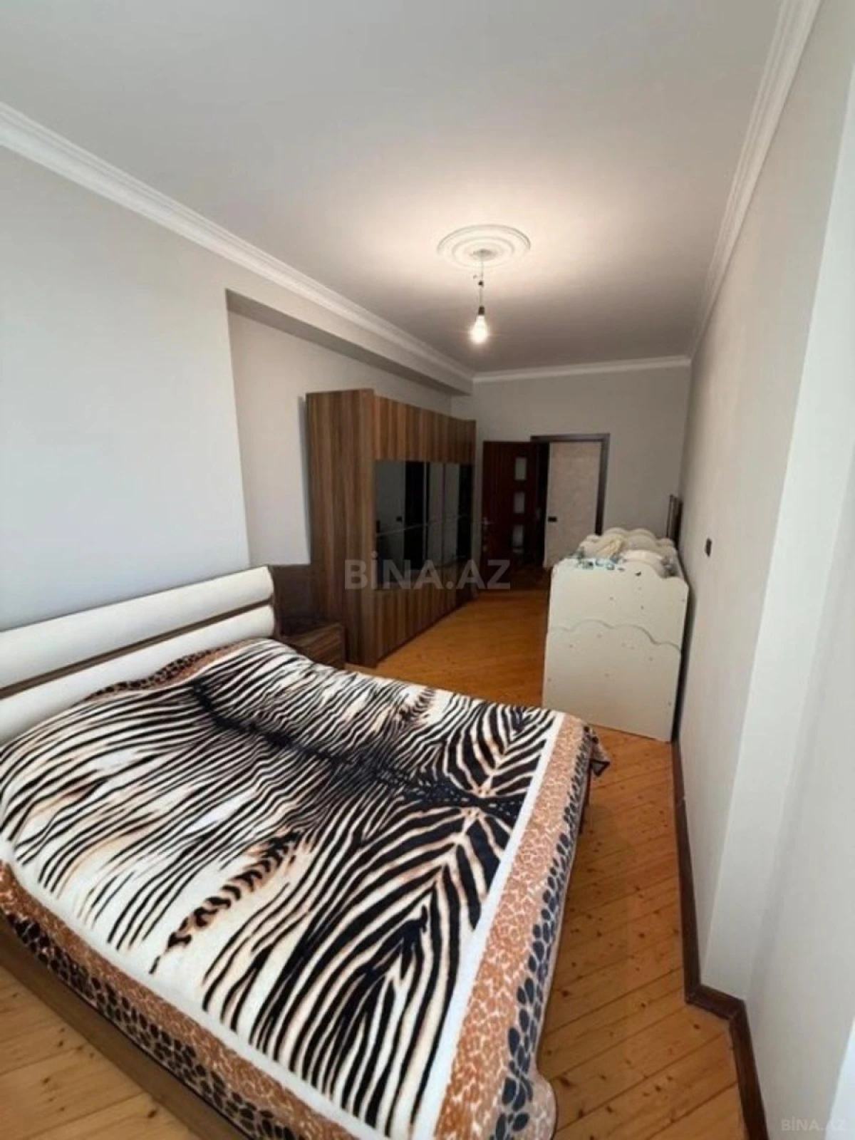 Satılır 3 otaqlı mənzil 120 m²