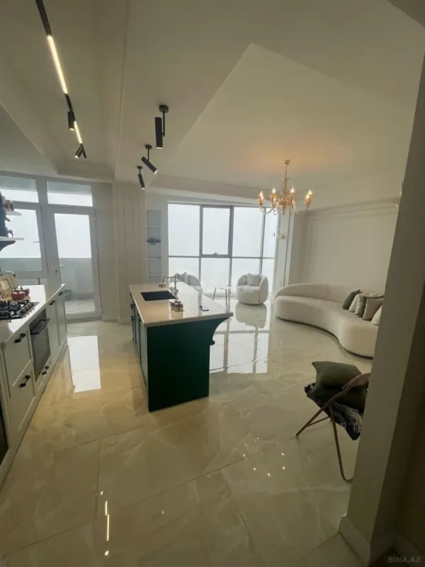 Kirayə verilir 2 otaqlı mənzil 81 m²