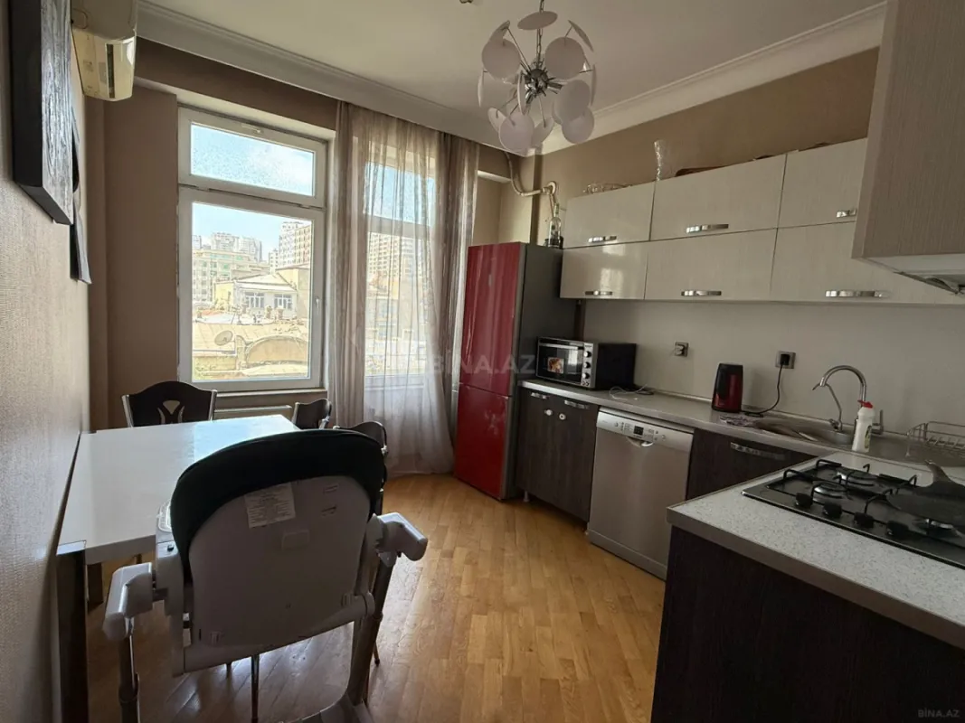 Satılır 3 otaqlı mənzil 105 m²