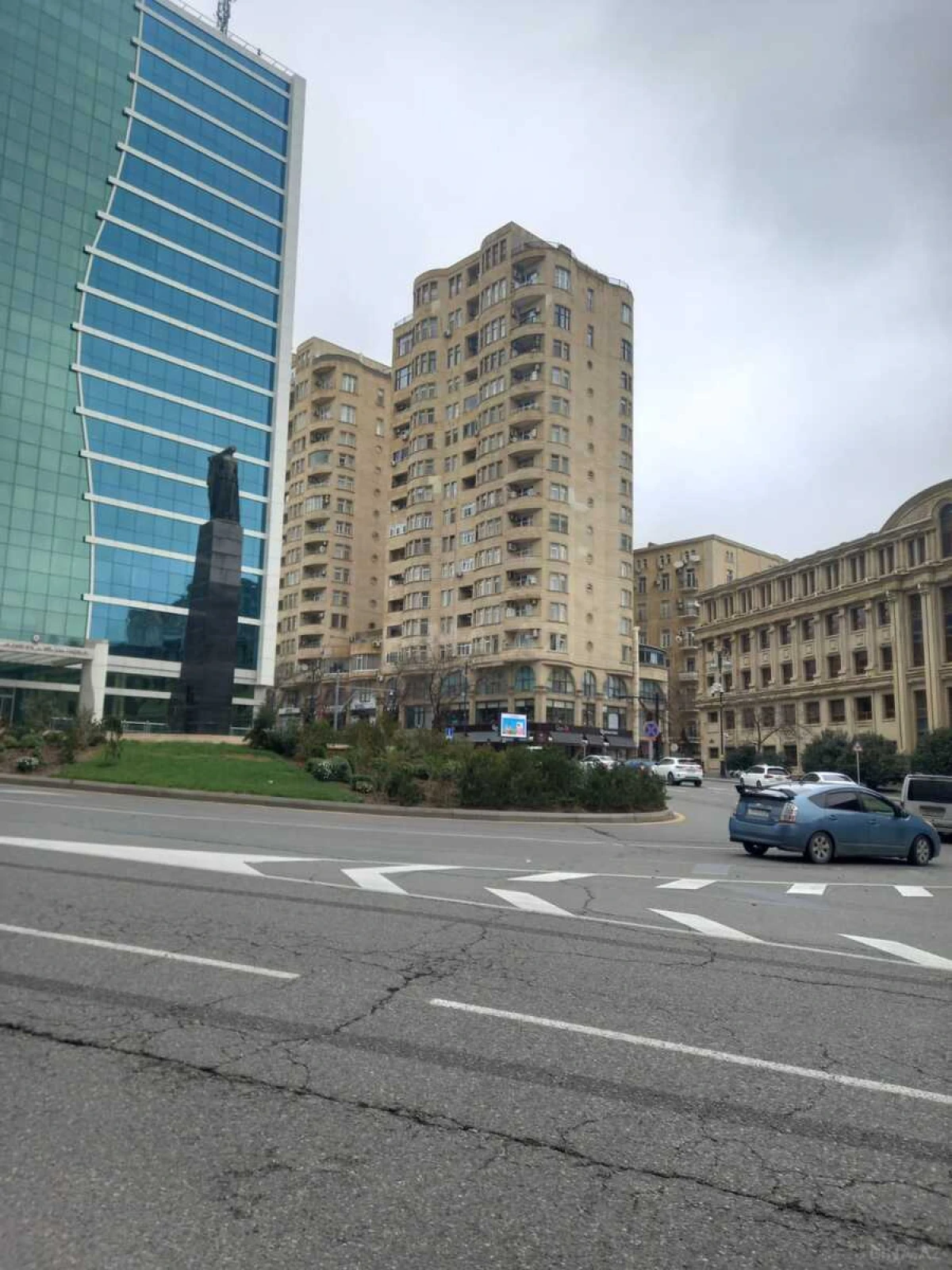 Satılır 3 otaqlı mənzil 105 m²