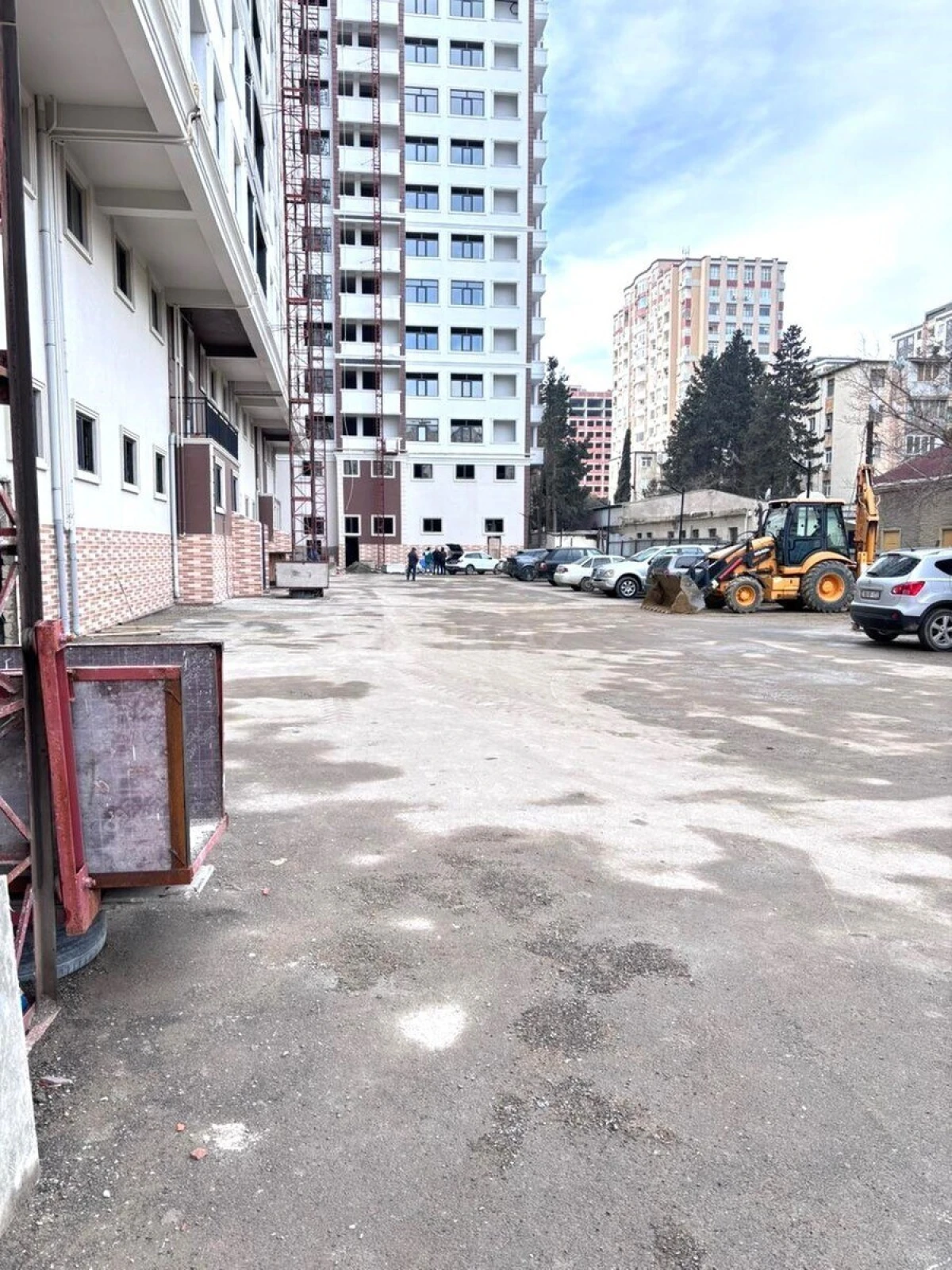 Satılır 4 otaqlı mənzil 110 m²