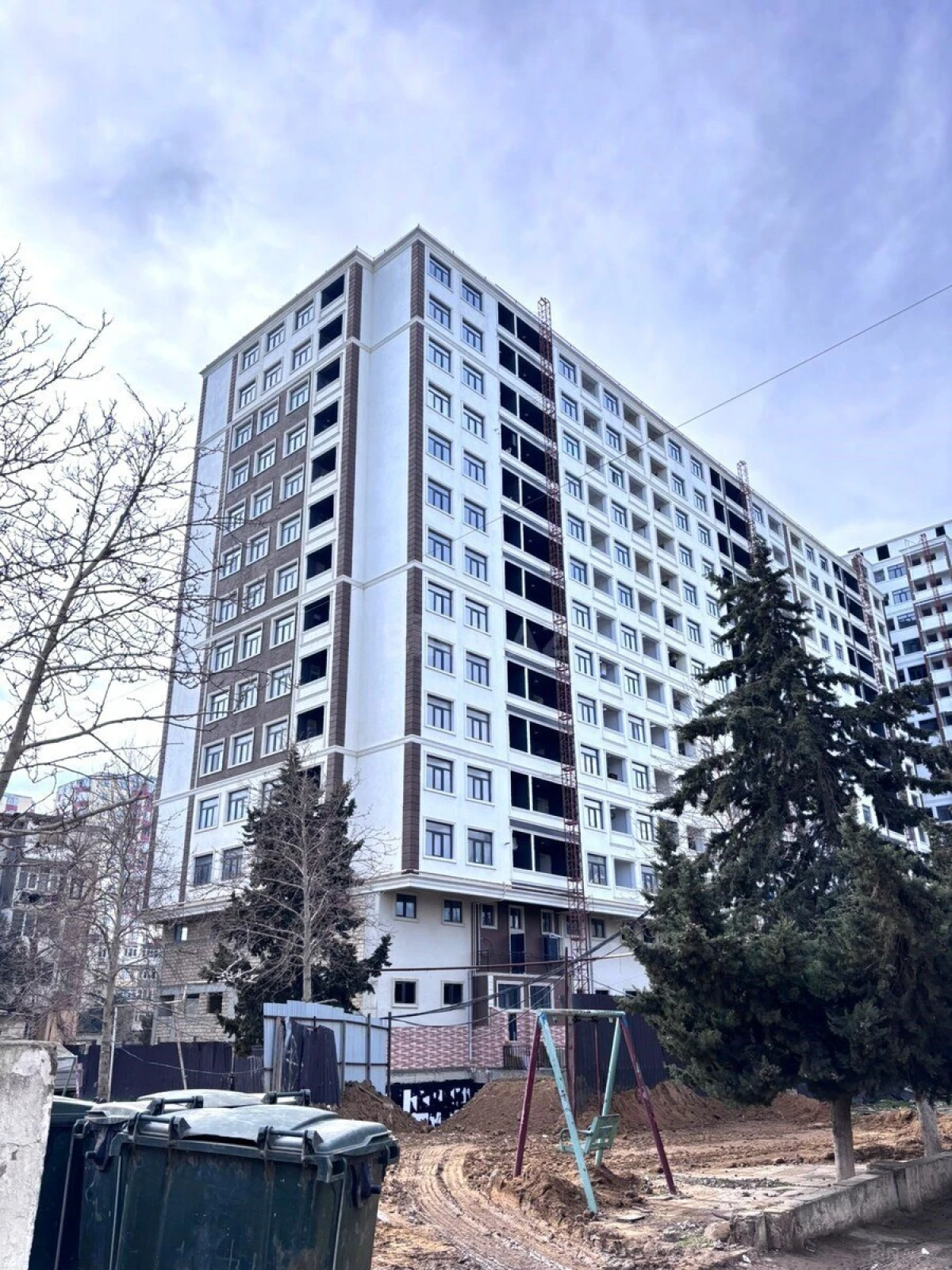 Satılır 4 otaqlı mənzil 110 m²