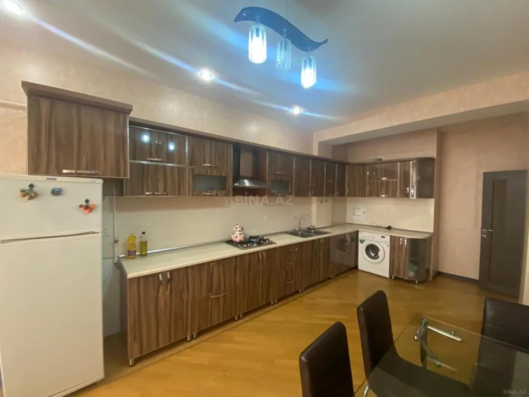Kirayə verilir 3 otaqlı mənzil 150 m²