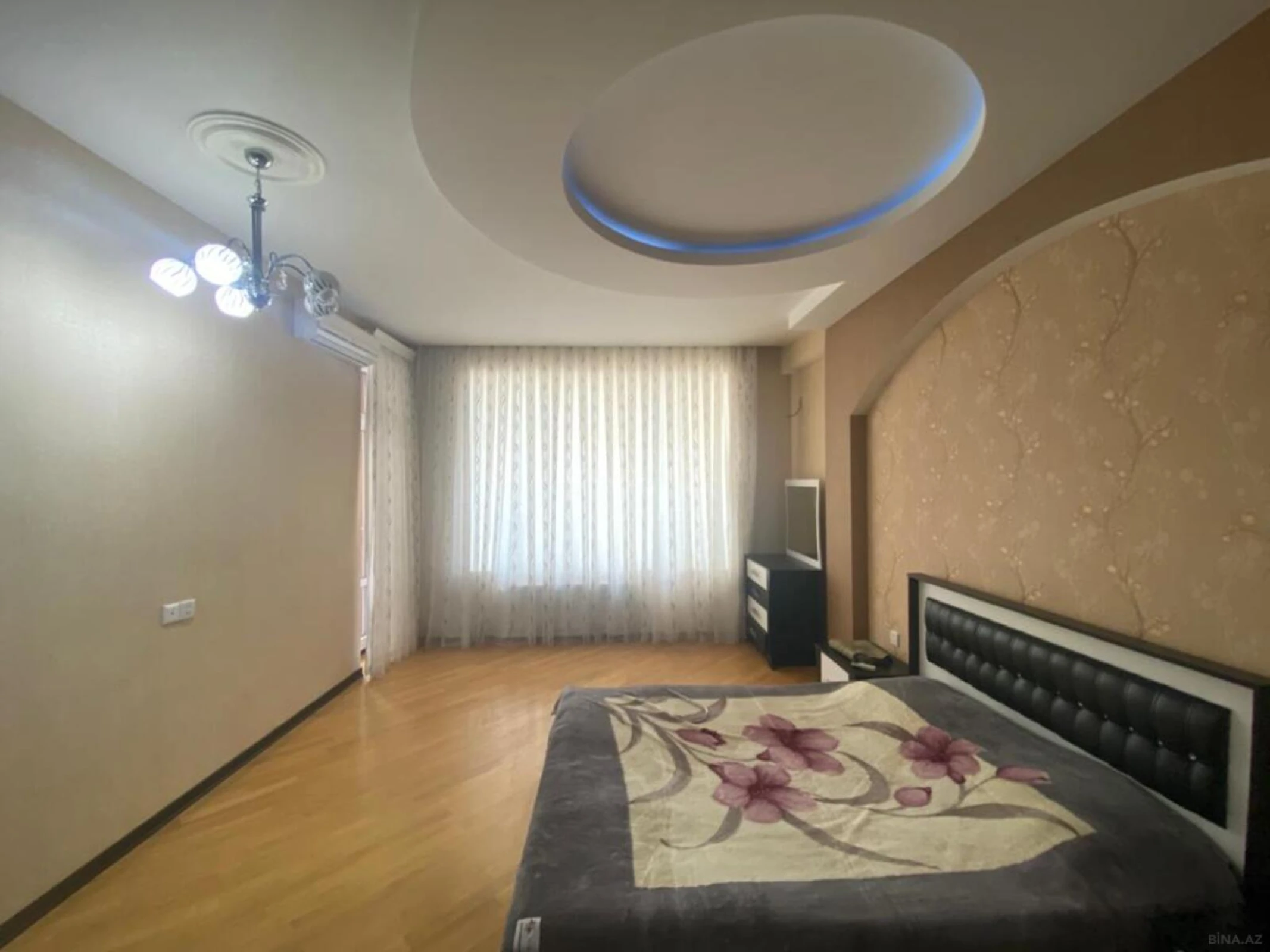 Kirayə verilir 3 otaqlı mənzil 150 m²