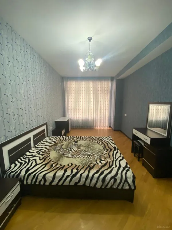 Kirayə verilir 3 otaqlı mənzil 150 m²