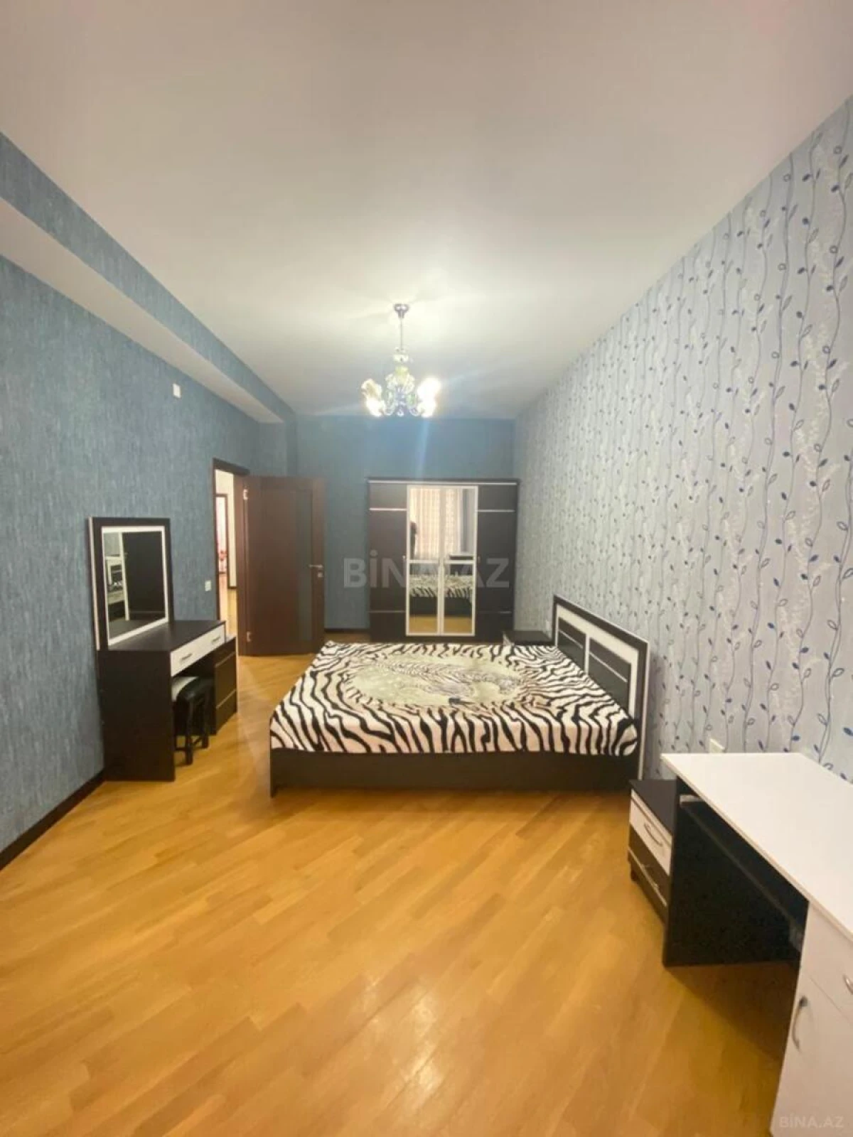 Kirayə verilir 3 otaqlı mənzil 150 m²