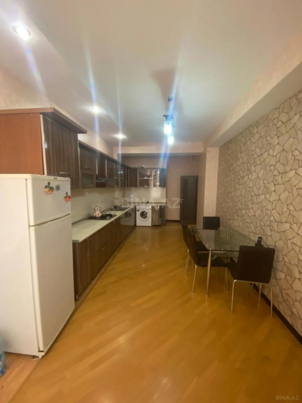 Kirayə verilir 3 otaqlı mənzil 150 m²