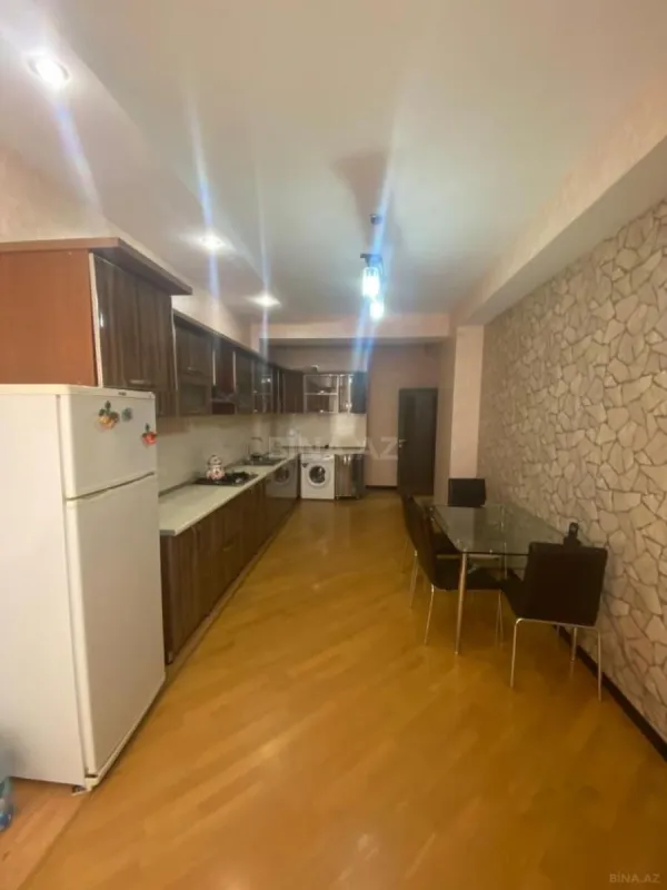 Kirayə verilir 3 otaqlı mənzil 150 m²
