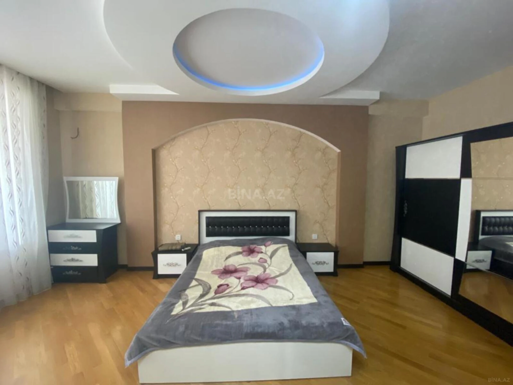 Kirayə verilir 3 otaqlı mənzil 150 m²