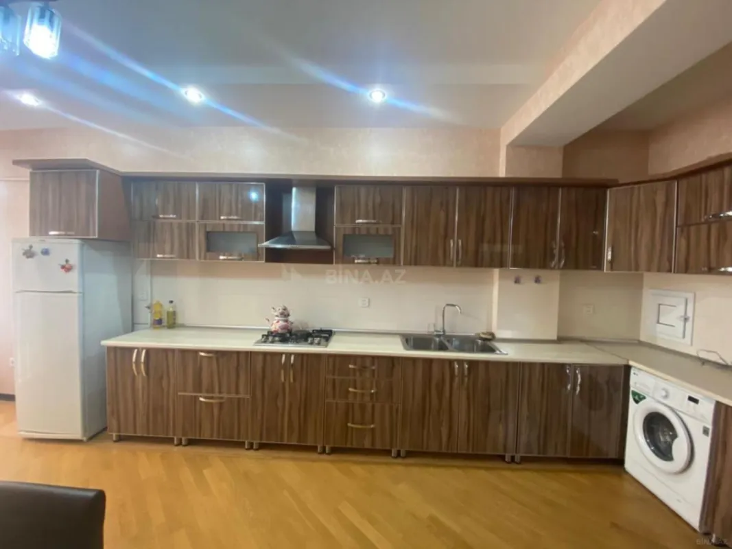 Kirayə verilir 3 otaqlı mənzil 150 m²