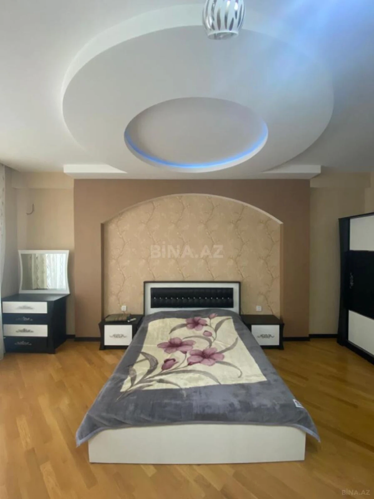 Kirayə verilir 3 otaqlı mənzil 150 m²