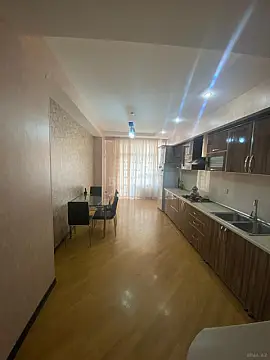 Kirayə verilir 3 otaqlı mənzil 150 m²