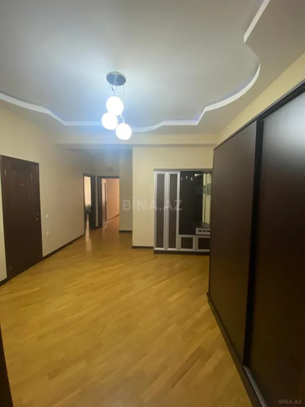 Kirayə verilir 3 otaqlı mənzil 150 m²
