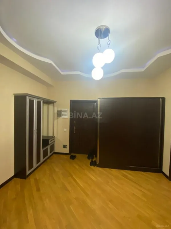 Kirayə verilir 3 otaqlı mənzil 150 m²