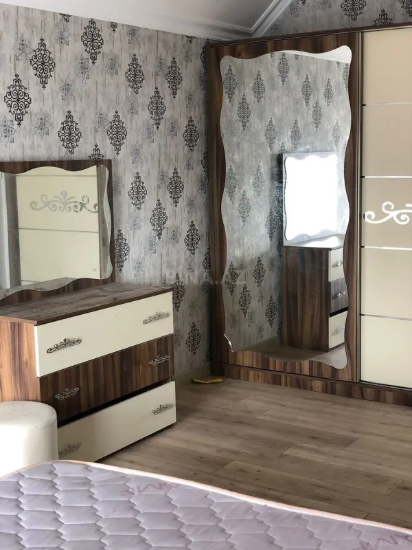 Satılır 6 otaqlı həyət evi 220 m²