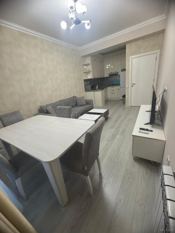 Kirayə verilir 2 otaqlı mənzil 65 m²
