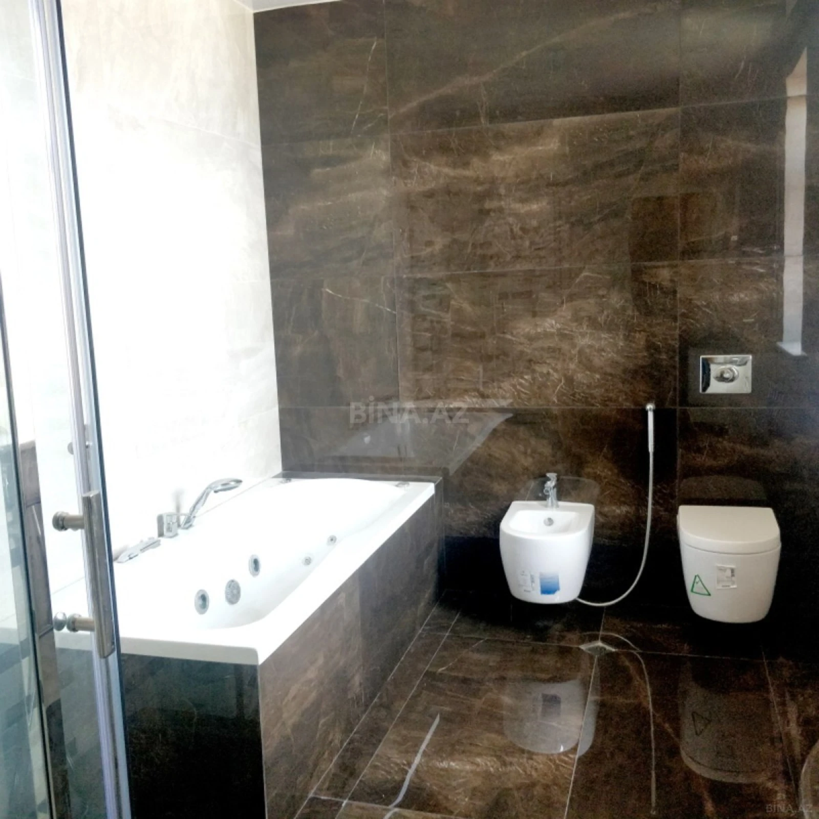 Kirayə verilir 8 otaqlı həyət evi 540 m²