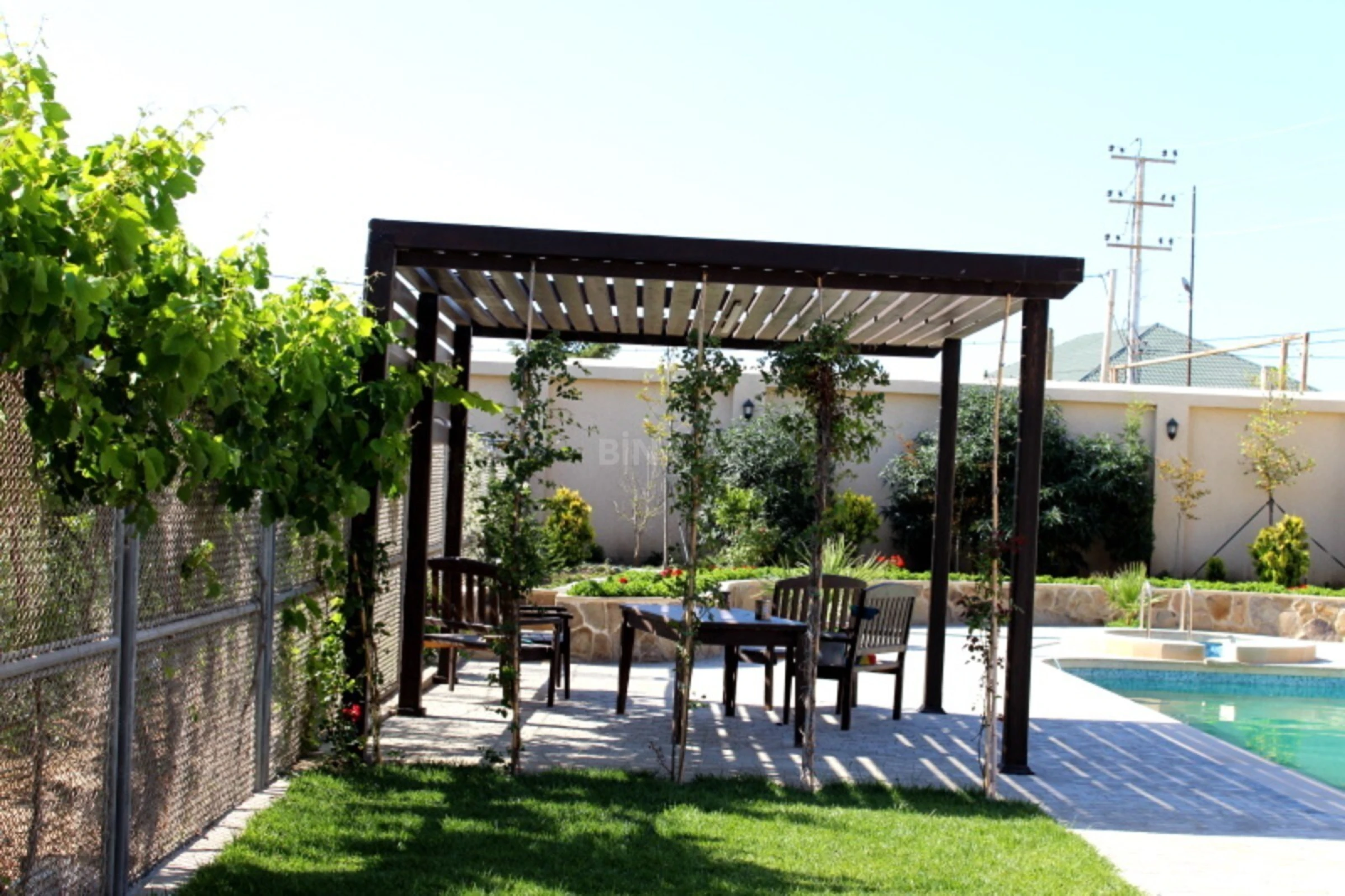 Kirayə verilir 8 otaqlı həyət evi 540 m²