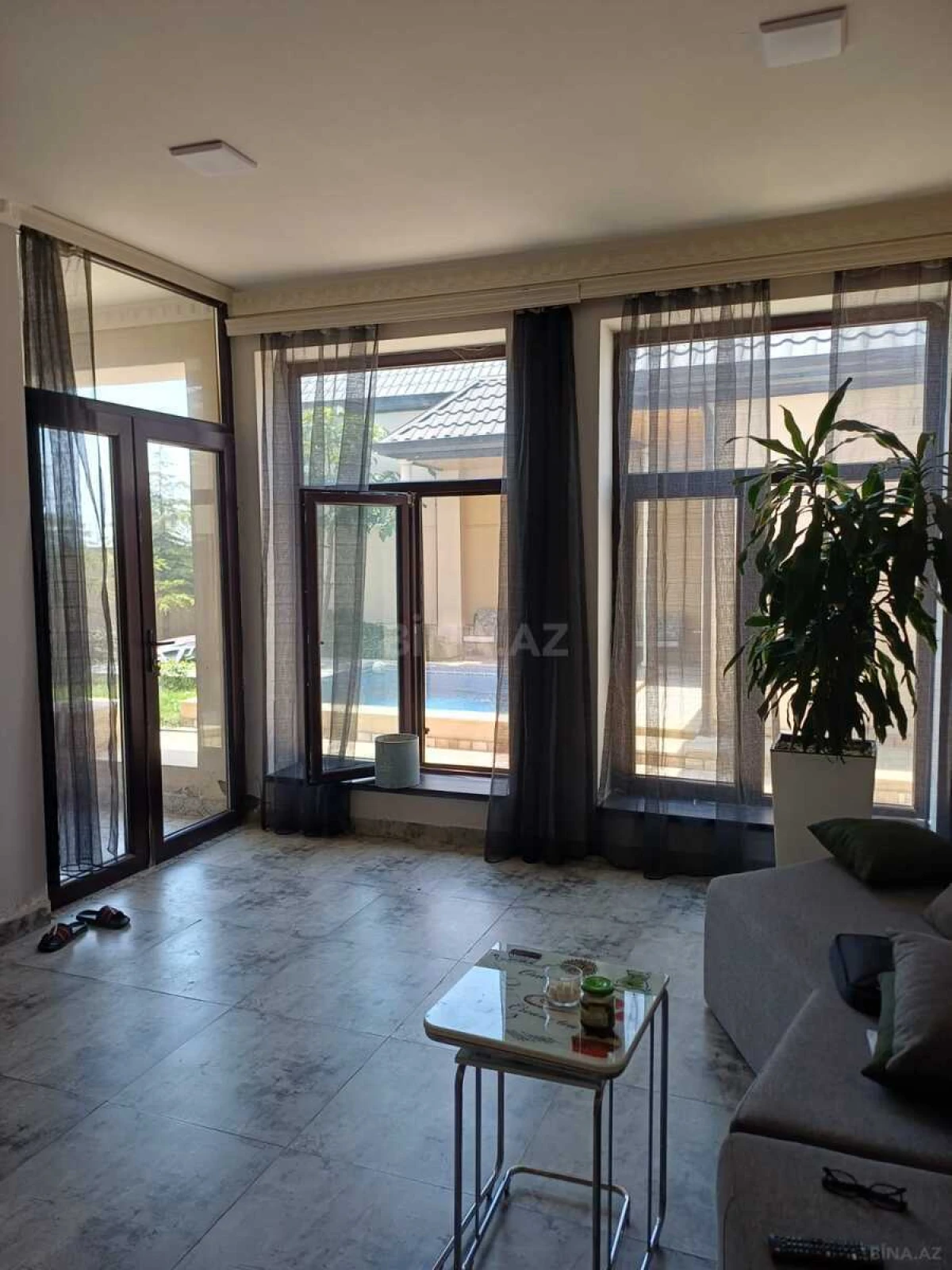 Satılır 5 otaqlı həyət evi 200 m²