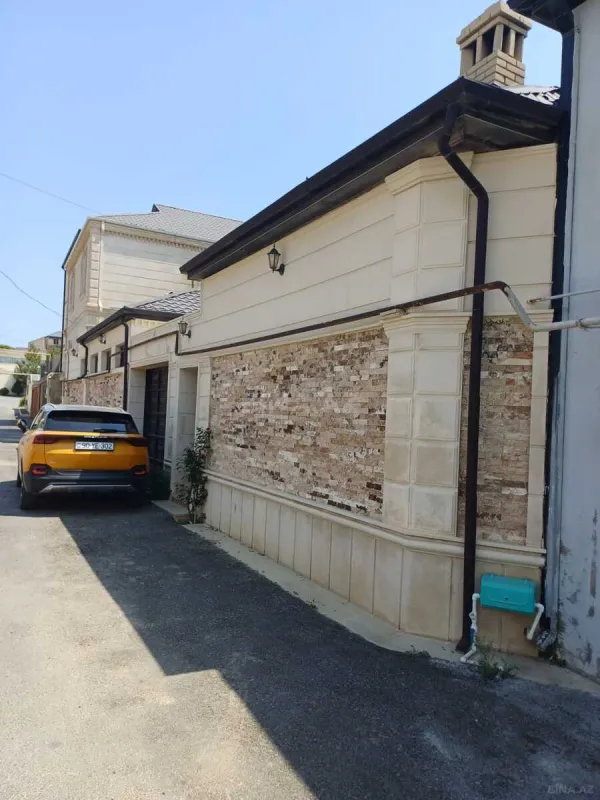 Satılır 5 otaqlı həyət evi 200 m²