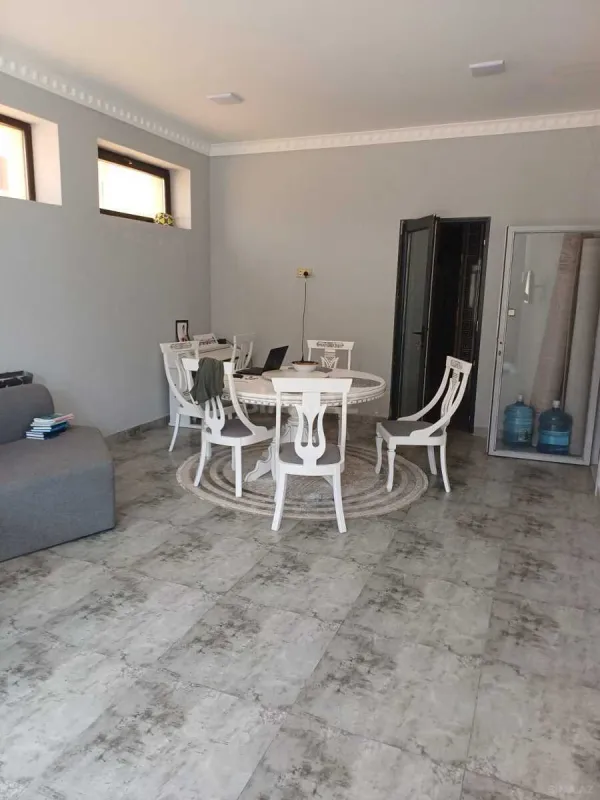 Satılır 5 otaqlı həyət evi 200 m²