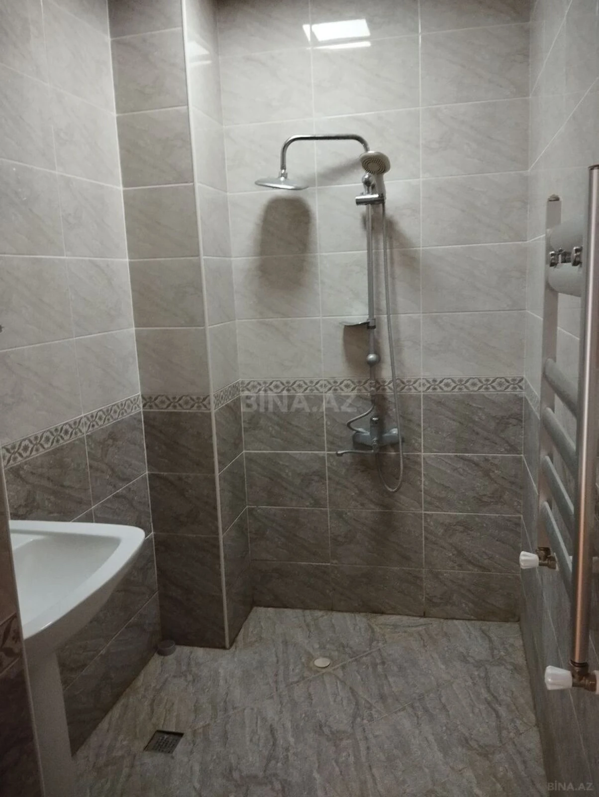 Kirayə verilir 2 otaqlı mənzil 80 m²