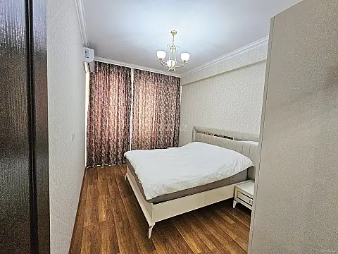 Satılır 2 otaqlı mənzil 84 m²