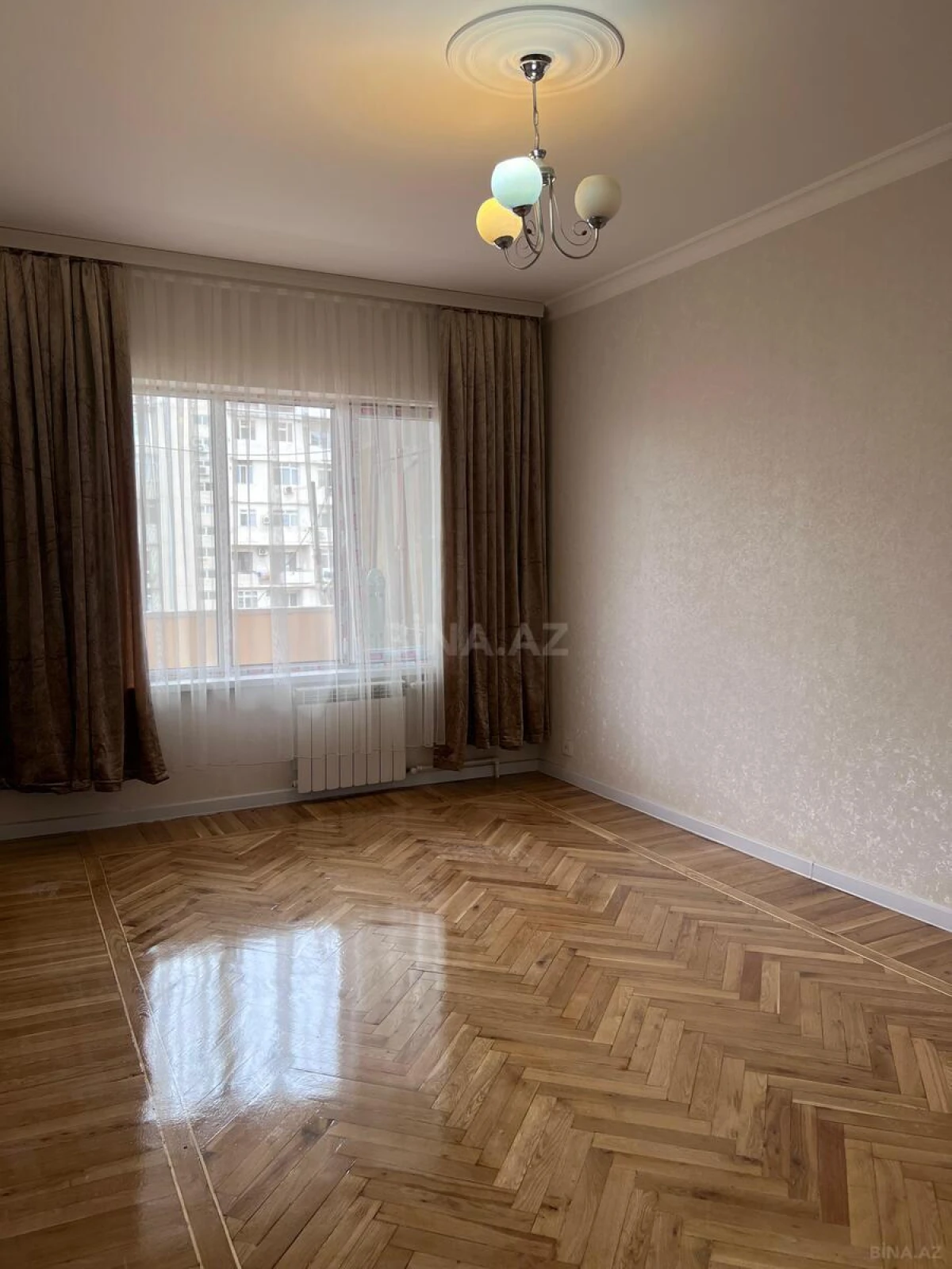 Satılır 4 otaqlı mənzil 100 m²
