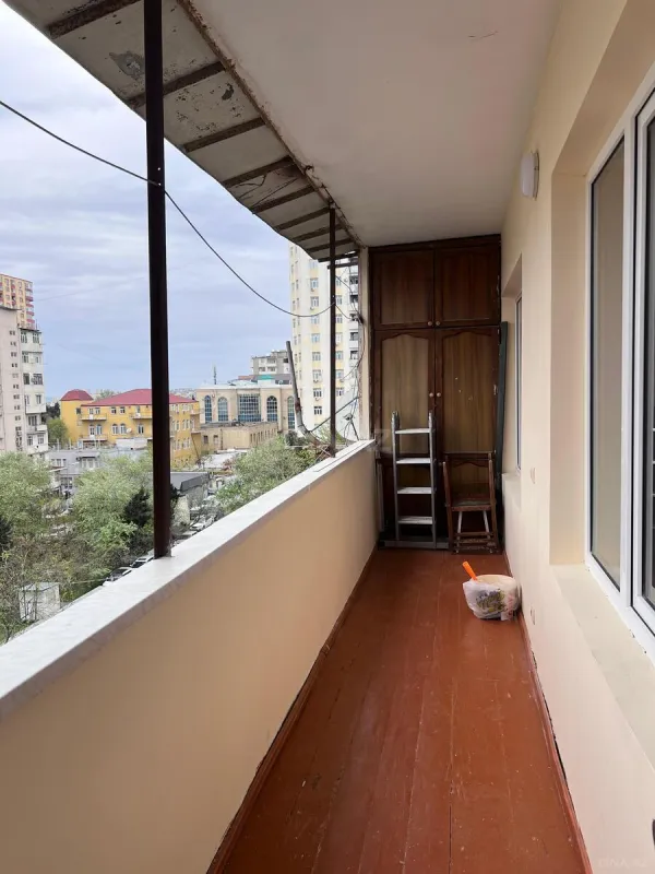 Satılır 4 otaqlı mənzil 100 m²