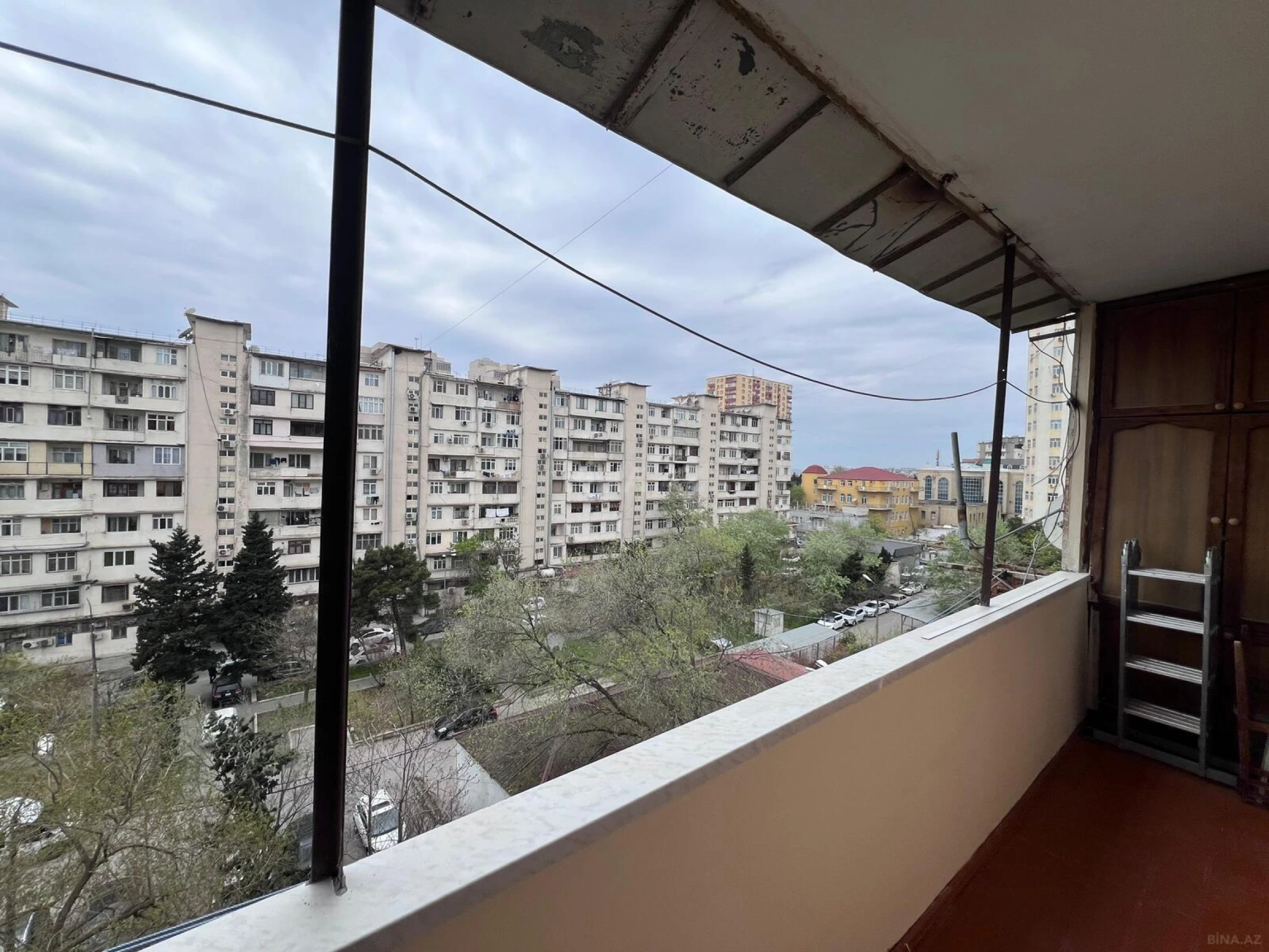 Satılır 4 otaqlı mənzil 100 m²