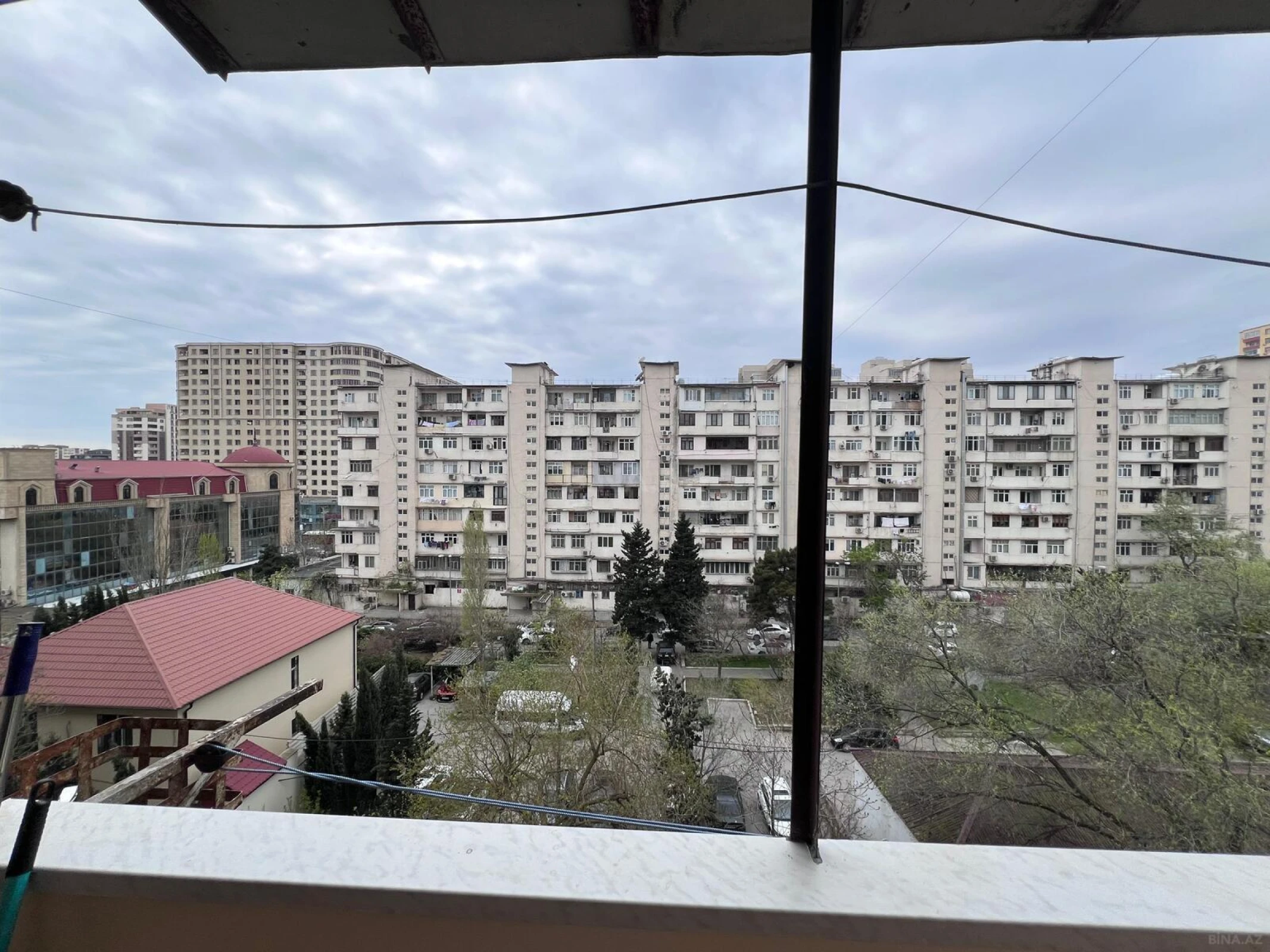 Satılır 4 otaqlı mənzil 100 m²