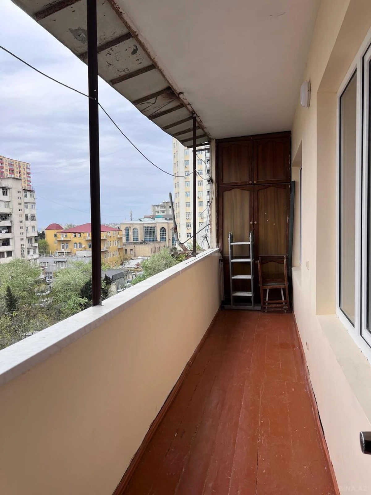 Satılır 4 otaqlı mənzil 100 m²