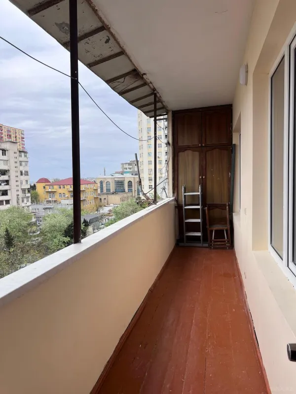 Satılır 4 otaqlı mənzil 100 m²