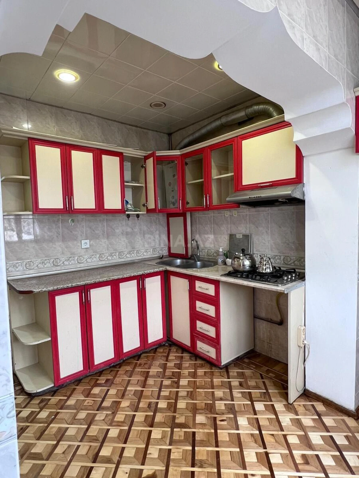 Satılır 4 otaqlı mənzil 100 m²